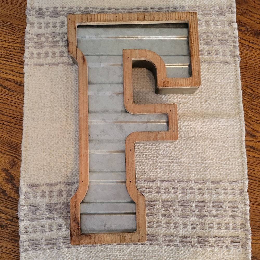 F wall decor
